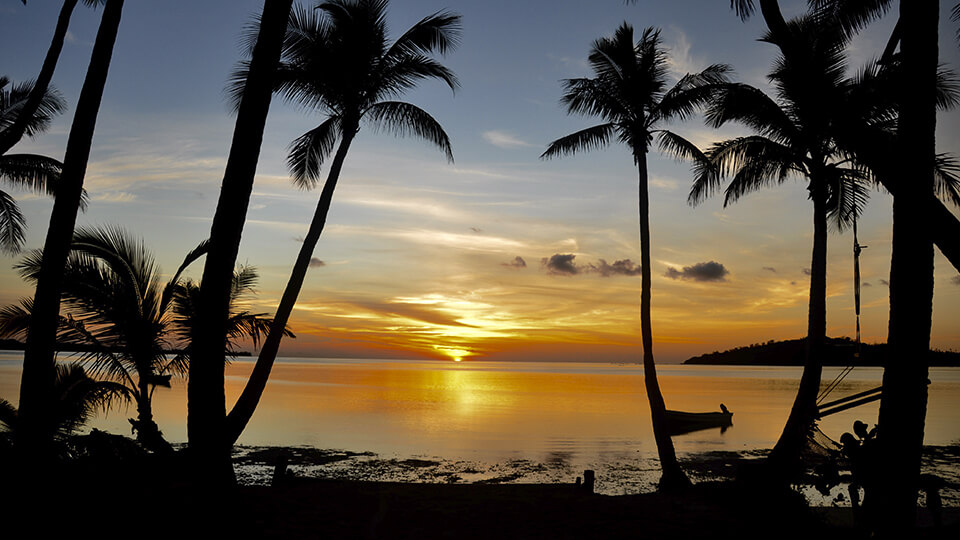 coconut-beach-resort-sunset-over-blue-lagoon